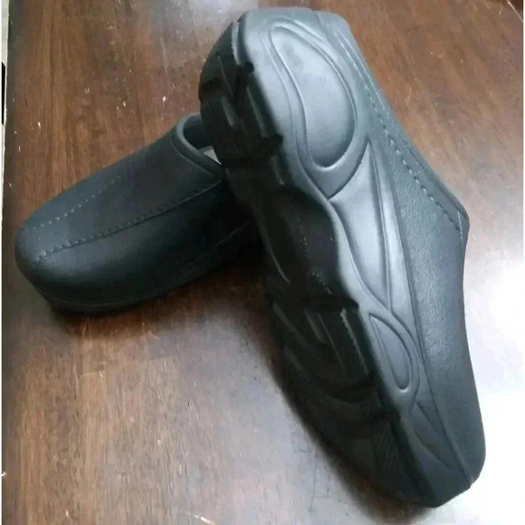 Slip resistant slip on shoes - Picture 2 of 2